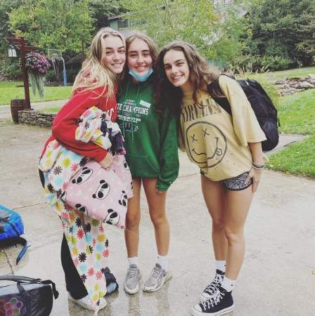 Finley Faith Sehorn with her friends